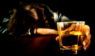 喝完酒第二天头疼怎么办（前一天晚上喝完酒第二天头疼怎么办）