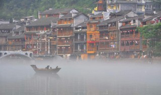 梦见下雨家里进水了（梦见大雨家里进水）