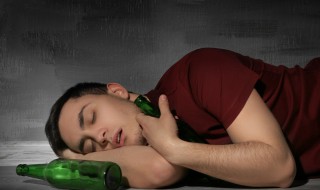 酒醉后吃什么（醉酒后吃什么最解酒养胃）