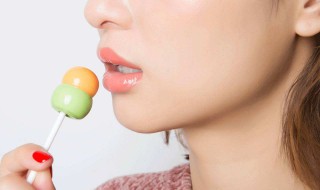 小时候吃的棒棒糖为什么有个小孔 小时候吃的棒棒糖为什么有个小孔子