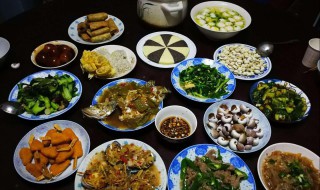 和朋友吃饭发朋友圈的好句子 跟朋友吃饭发朋友圈的句子