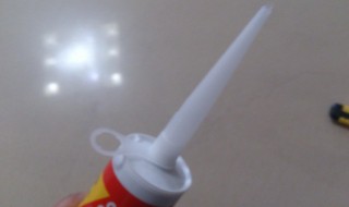玻璃胶味道怎么快速去除方法（玻璃胶有味道怎么去除）