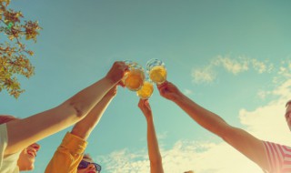 3秒吹啤酒的技巧怎么练 3秒吹啤酒的技巧怎么练出来