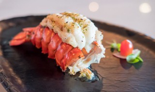 小龙虾煮老了肉质有区别吗（龙虾煮了肉质很老什么原因）