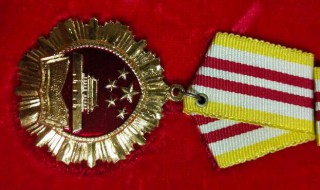 共和国勋章设立过程是什么（颁共和国勋章的过程）