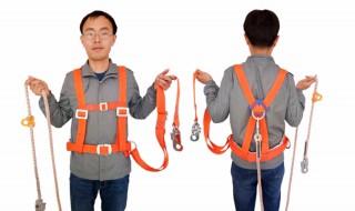 保险绳的使用应（保险绳的使用应(）