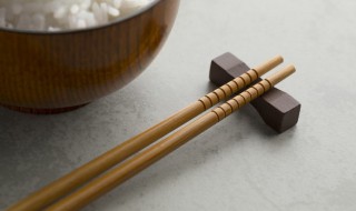 杜仲筷子第一次用怎么处理（新买的杜仲筷子怎么处理才能用）