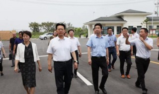 老师开学第一天穿什么衣服得体（开学第一天怎么穿衣服）