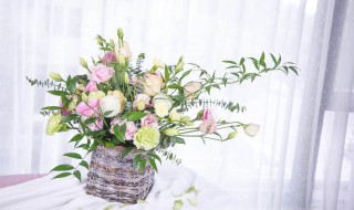简易插花怎么做（怎么教简易插花）