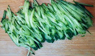 黄瓜切细丝的方法（黄瓜这么切丝）