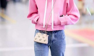 卫衣配什么裤子好看女（白色卫衣配什么裤子好看女）