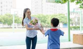 教师节跟老师送什么（教师节跟老师送什么花）