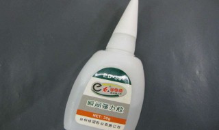 胶水弄到手上怎么洗掉 被502胶水粘到手了,该怎么洗掉?