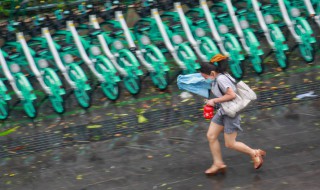 狂风暴雨幽默的说说 狂风暴雨幽默的说说搞笑
