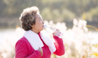 关于喝水的注意事项都有哪些（关于喝水的注意事项都有哪些呢）