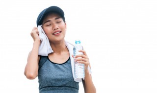 喝水的时候应该注意哪些事项 喝水的时候应该注意哪些事项和饮食