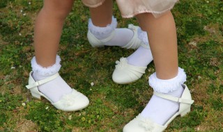 女人梦见自己穿鞋是什么意思 女人梦见鞋子是吉兆吗