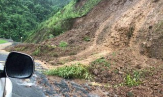 在山上遇到泥石流怎样正确逃跑 在山上遇到泥石流怎样正确逃跑视频