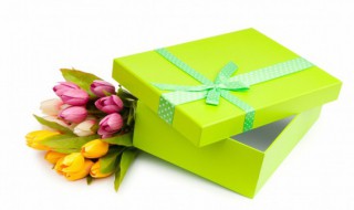 送女性朋友花送什么花 普通女性朋友过生日送什么礼物好