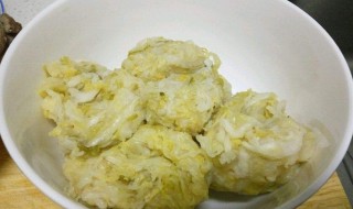 酸菜中有白花怎么处理（酸菜中有白花怎么处理干净）