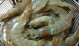 大活虾怎么处理虾线（活虾要怎么去虾线）