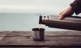 如何清洗不锈钢保温杯 如何清洗不锈钢保温杯茶垢和异味