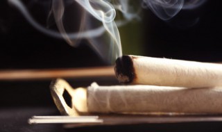 艾灸膝盖的正确方法（艾灸膝盖的正确方法 搜狐）