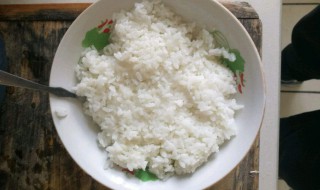 做米饭怎样放水（煮米饭怎么放水比例）