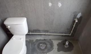 马桶排水管边缘如何做防水