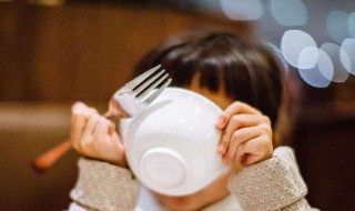 吃饭的句子经典语句（一句简单晒美食的句子）
