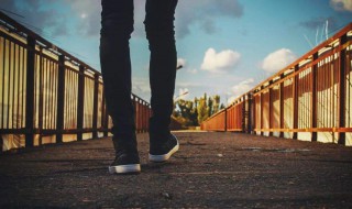 人为什么活着精辟回答 人为什么活着精辟回答简单神评