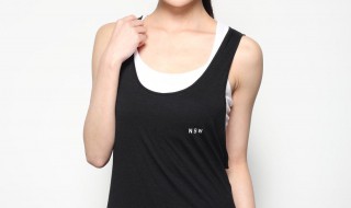 黑背心领掉色怎么处理（黑色v领背心）