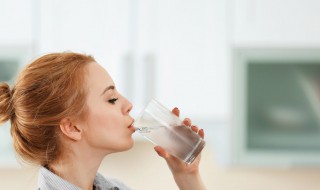 每天喝多少水最合适 成年女性每天喝多少水最合适