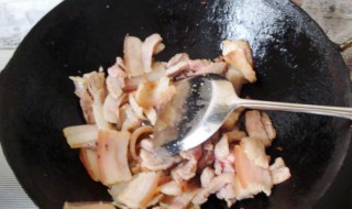 铁锅除油垢好方法（铁锅除油垢好方法有哪些）