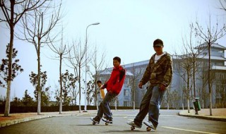 漂移板怎么玩 漂移板怎么玩教学视频