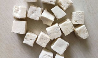 赤茯苓和白茯苓的区别（赤茯苓和白茯苓的区别图片）