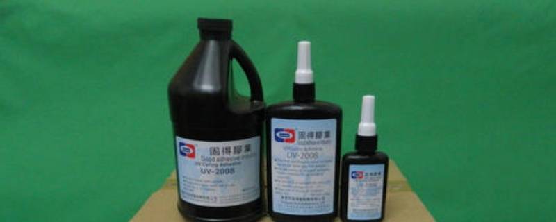 玻璃修复液是什么胶水（玻璃修复液是什么胶水粘的）