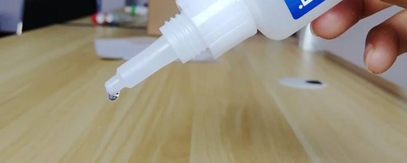 怎么去胶留下的胶粘（怎么去胶留下的胶粘痕迹）