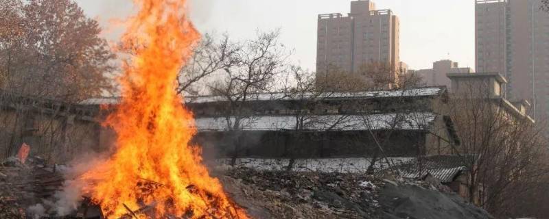 可燃固体火灾应用什么灭火器灭火 可燃固体火灾应用什么灭火器灭火ABC