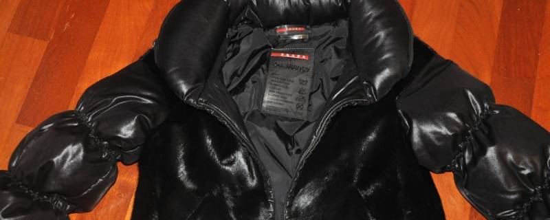 羽绒服发黄干洗店能洗干净吗（羽绒服发黄干洗店能洗干净吗多少钱）