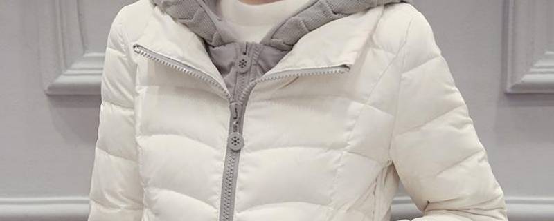 第一次买的羽绒服怎么洗（刚买的羽绒服怎么洗最好）