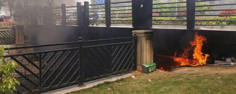 易燃可燃物可放在楼道内吗 易燃可燃物不能放在室内,可以存放在楼道内吗?