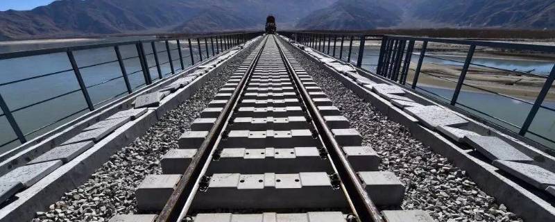 中国铁路总里程（中国铁路总里程是多少）