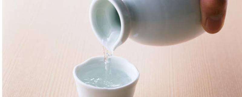 酒精能不能加花露水（酒精能不能加花露水消毒）