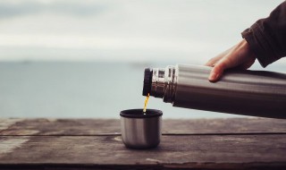 保温杯首次使用如何保养（保温杯首次使用如何保养视频）