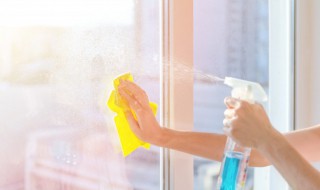 清洗玻璃窗怎样快又干净 怎样清洗玻璃窗更干净