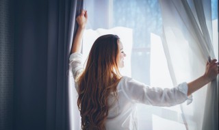 窗帘自己可以熨烫吗（窗帘自己可以熨烫吗多少钱）