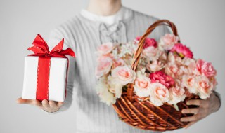 结婚25年送老婆什么（结婚25年送老婆什么礼物合适）