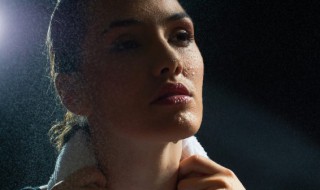出汗身上凉是怎么回事 出汗身上凉是怎么回事女