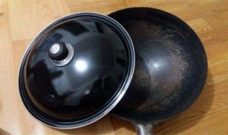 生铁锅第一次怎么使用（第一次使用生铁锅新的怎么弄才干净）